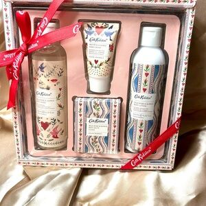 Cath Kidston Wild Rose & Quince Bath Gift Set | Bird Floral Design